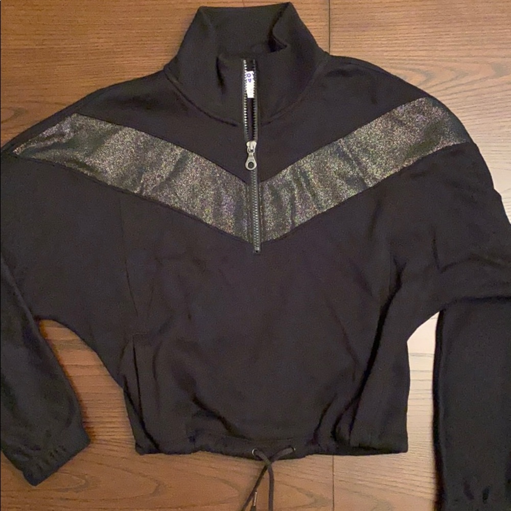 Crop workout sweater